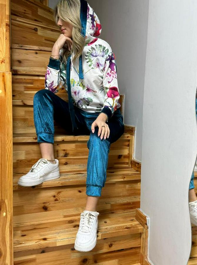 Kadife Kumaş Uzun Kollu Kapüşon Detay Çiçek Baskılı Sweat Ve Pantolon Ikili Takım