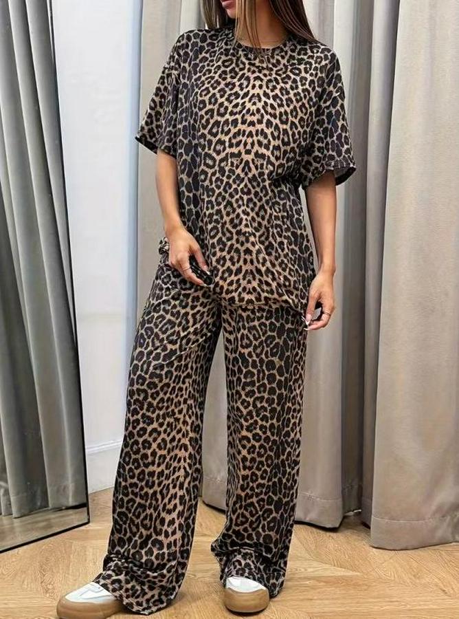 Kısa Kollu Bisiklet Yaka Iki Iplik Leopar Desenli Bluz Ve Pantolon Ikili Takım