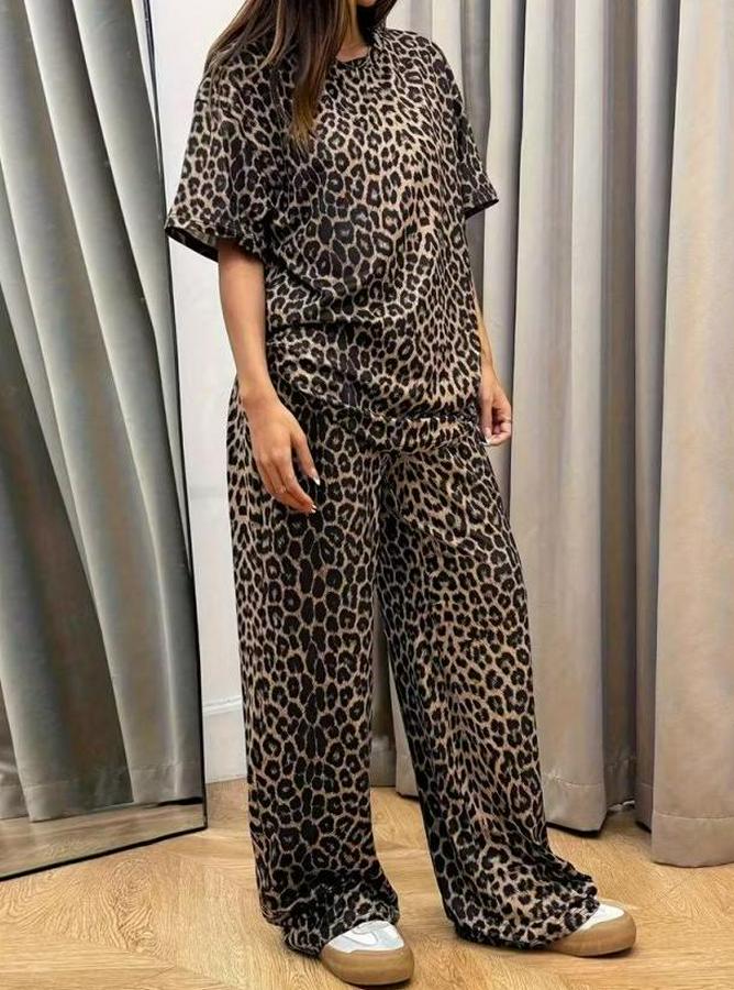 Kısa Kollu Bisiklet Yaka Iki Iplik Leopar Desenli Bluz Ve Pantolon Ikili Takım