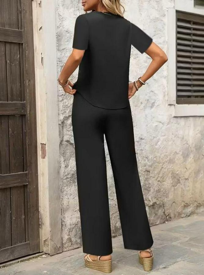 Kısa Kollu Kayık Yaka Önü Asimetrik Detaylı Kısa Sandy Bluz Ve Pantolon Ikili Takım