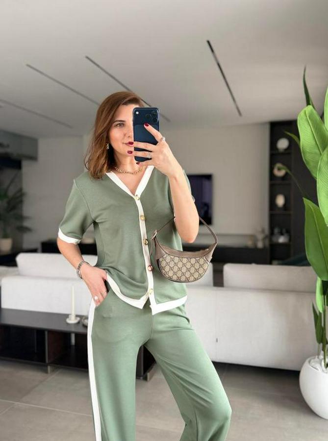 Kısa Kollu Ribana Ve Gold Düğme Detay Hırka Yanı Şeritli Pantolon Ikili Takım