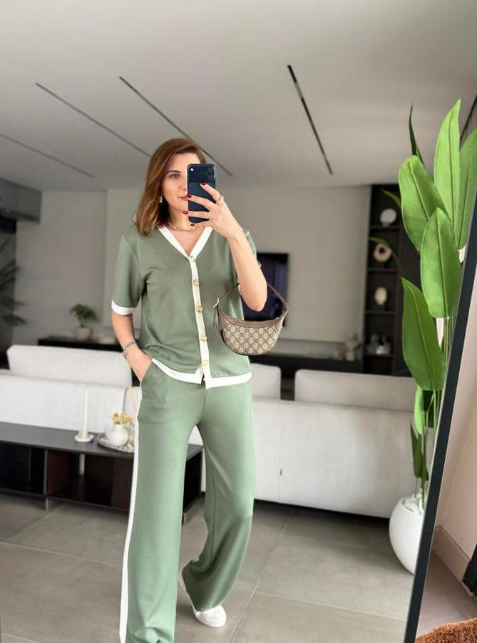 Kısa Kollu Ribana Ve Gold Düğme Detay Hırka Yanı Şeritli Pantolon Ikili Takım