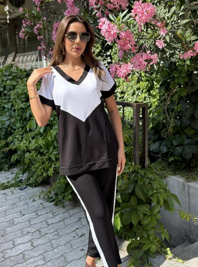 Kısa Kollu V Yaka Siyah Beyaz Renkli Viskon Iki Iplik Kumaş Eşofman Takımı