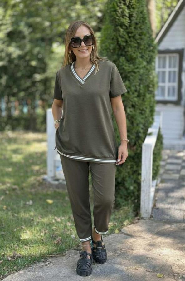 Kısa Kollu V Yakalı Iki Iplik Bluz Ve Pantolon Ikili Takım