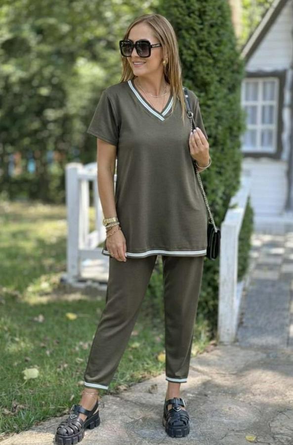 Kısa Kollu V Yakalı Iki Iplik Bluz Ve Pantolon Ikili Takım