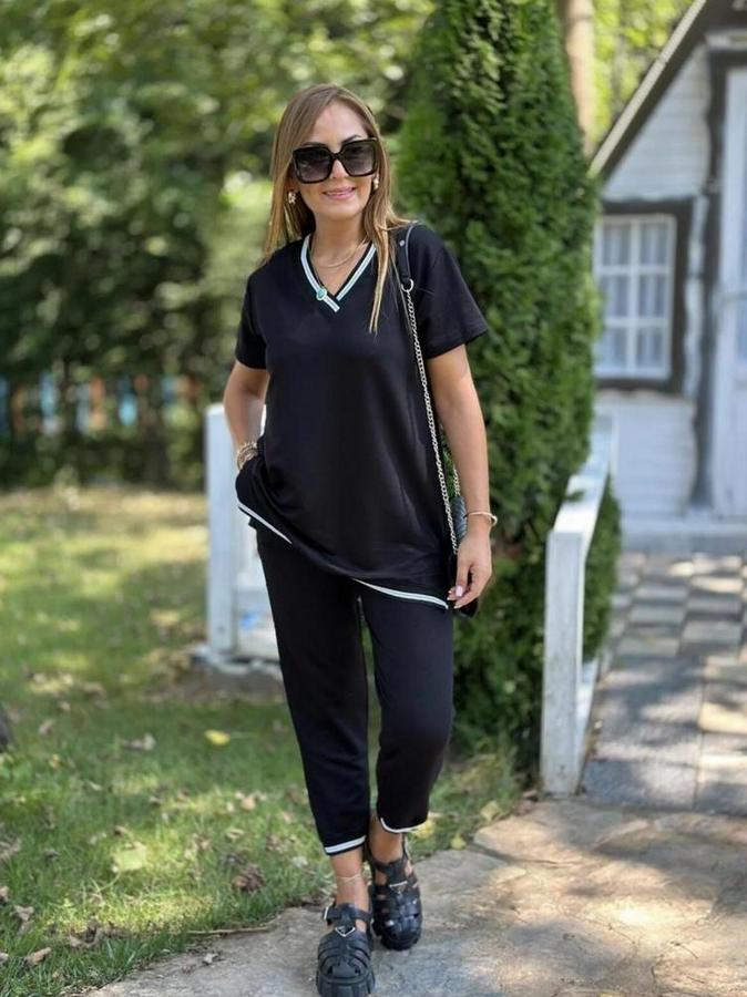 Kısa Kollu V Yakalı Iki Iplik Bluz Ve Pantolon Ikili Takım