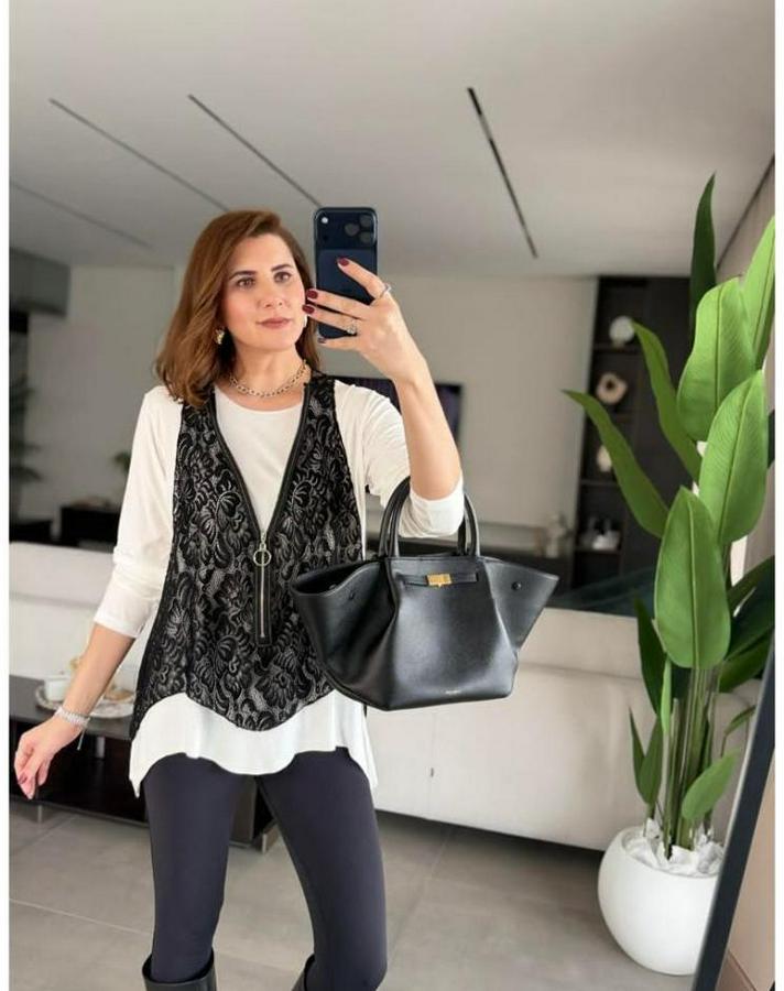 Uzun Kollu Asimetrik Kesim Bluz Ve Dantel Güpür Transparan Detay Fermuarlı Yelek Ikili Takım