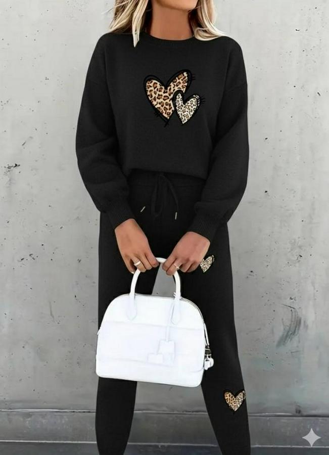 Uzun Kollu Bisiklet Yaka Kalp Desenli Şardonlu Üç Iplik Bluz Ve Pantolon Ikili Takım