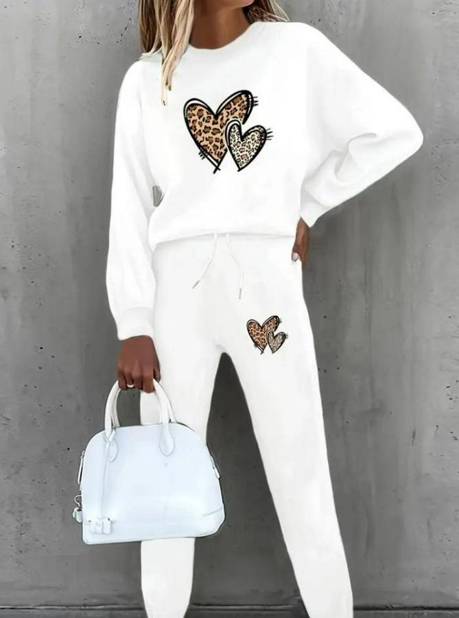 Uzun Kollu Bisiklet Yaka Kalp Desenli Şardonlu Üç Iplik Bluz Ve Pantolon Ikili Takım