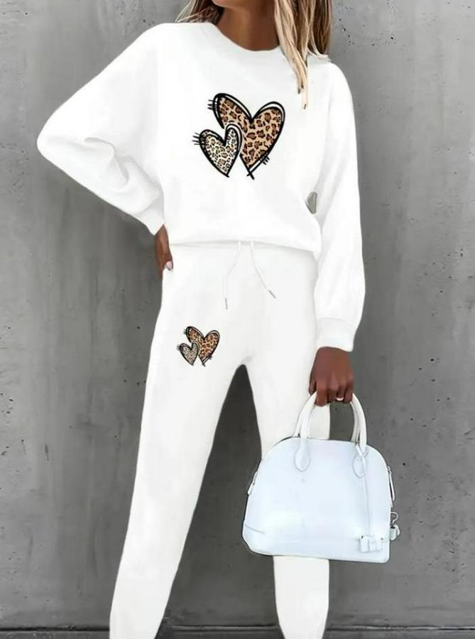 Uzun Kollu Bisiklet Yaka Kalp Desenli Şardonlu Üç Iplik Bluz Ve Pantolon Ikili Takım