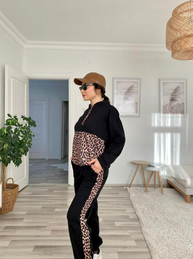Uzun Kollu Leopar Detay Sweat Ve Yanı Leopar Şerit Detay Pantolon Ikili Takım