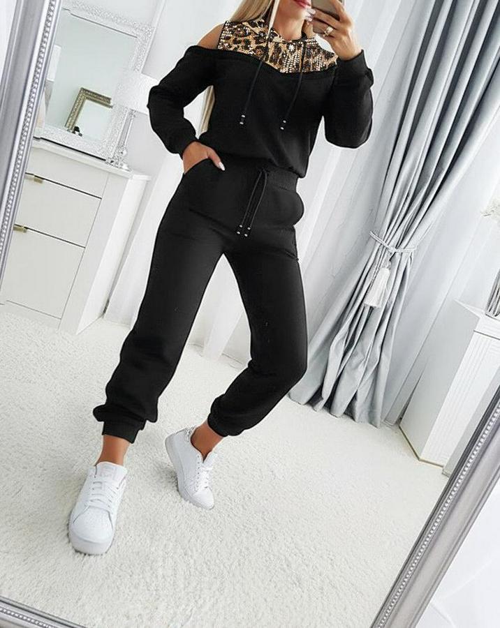 Uzun Kollu Omuzlardan Açık Leopar Desenli Kapşonlu Viskon Iki Iplik Bluz Ve Pantolon Ikili Takım