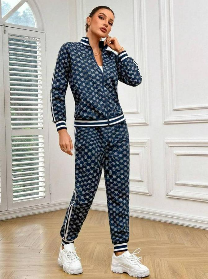 Uzun Kollu Önden Fermuarlı Desenli Iki Iplik Bluz Ve Pantolon Ikili Takım