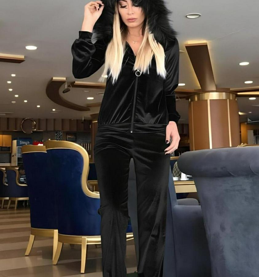 Uzun Kollu Önden Fermuarlı Kapşon Tüy Detaylı Kadife Bluz Ve Pantolon Ikili Takım