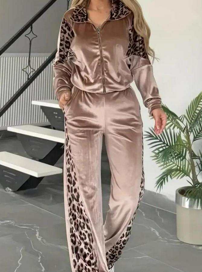 Uzun Kollu Önden Fermuarlı Leopar Detaylı Kadife Bal Köpüğü Bluz Ve Pantolon Ikili Takım 