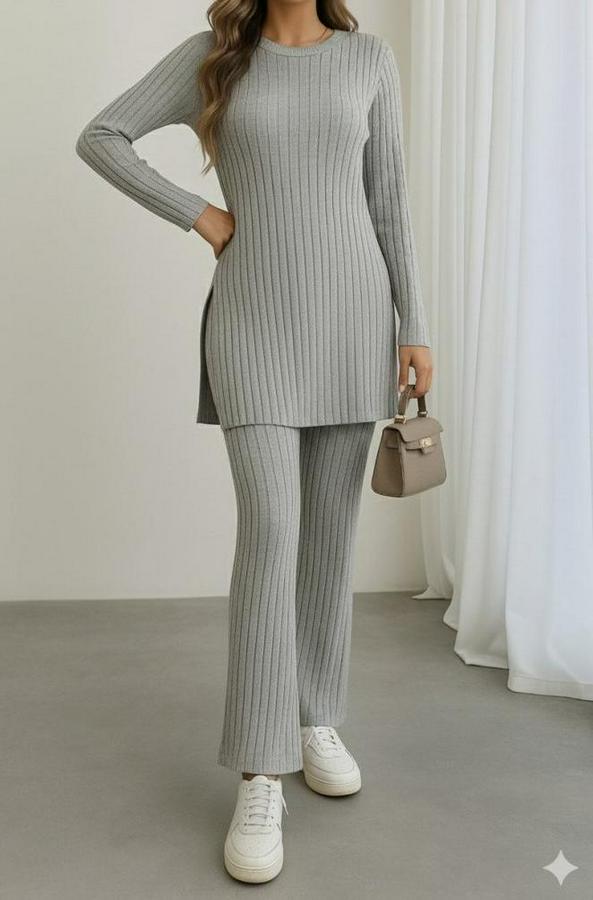 Uzun Kollu Yuvarlak Yaka Yandan Yırtmaç Detaylı Şardonlu Kaşkorse Bluz Ve Pantolon Ikili Takım