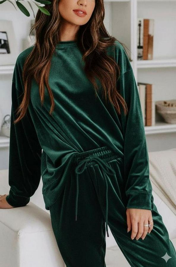 Uzun Kollu Yuvarlak Yakalı Kadife Bluz Ve Pantolon Takım