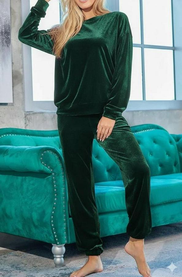 Uzun Kollu Yuvarlak Yakalı Kadife Bluz Ve Pantolon Takım
