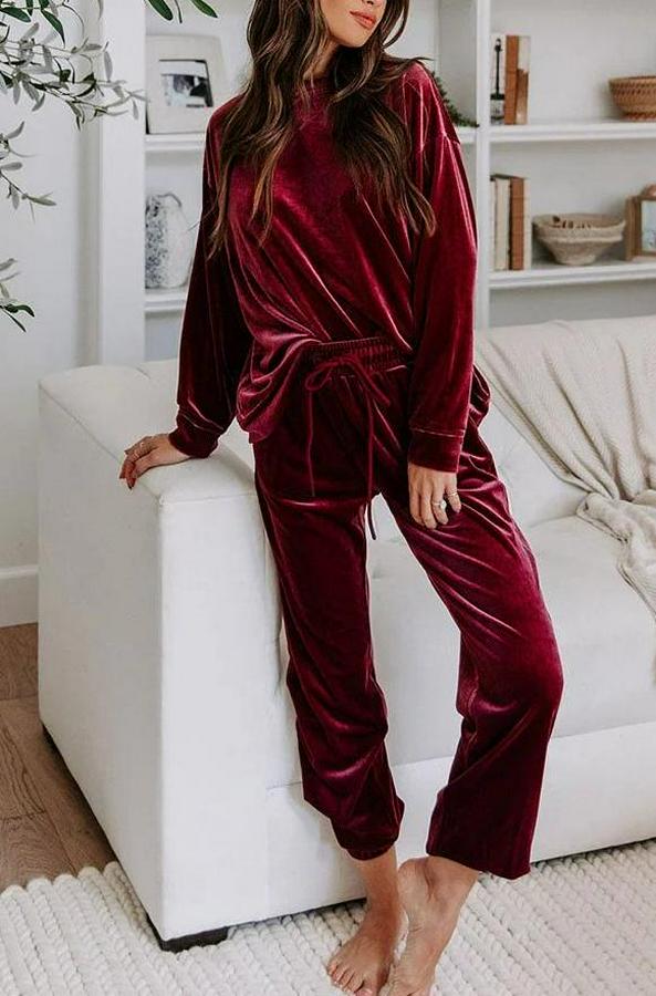 Uzun Kollu Yuvarlak Yakalı Kadife Bluz Ve Pantolon Takım