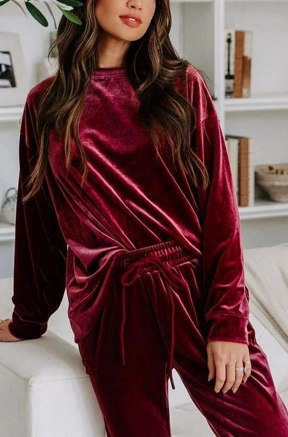 Uzun Kollu Yuvarlak Yakalı Kadife Bluz Ve Pantolon Takım