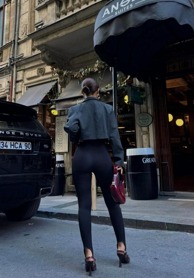Toparlayıcı Füzo Tayt Likralı Ayak Detaylı