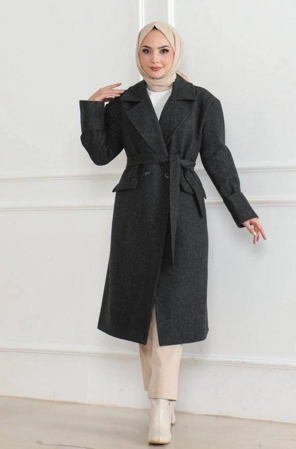 Kaşe Kaban – Uzun Boy 115 Cm Kruvaze Yaka Kuşaklı Astarlı Kışlık Tesettür Kaban, Yünlü Dokuma Kaşmir Kumaş, Cepli Oversize Rahat Kalıp Şık Modern Kaba