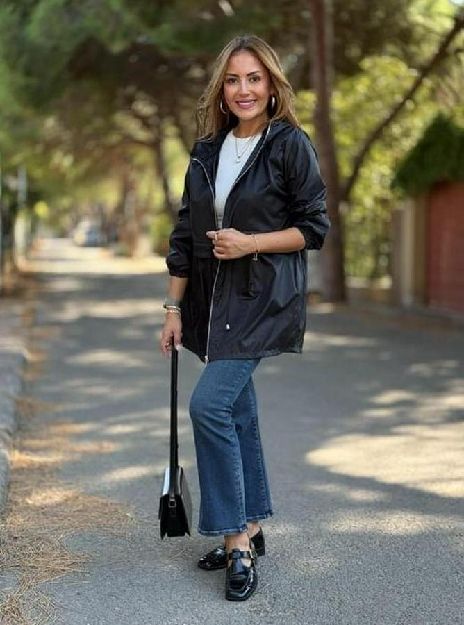 Kapüşon Ve Büzgü Detay Yağmurluk