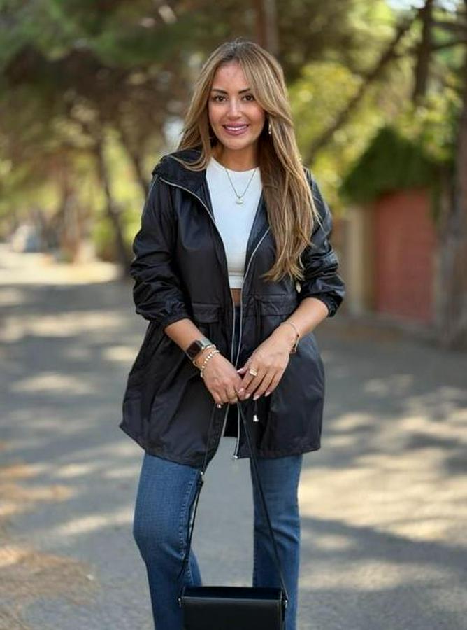 Kapüşon Ve Büzgü Detay Yağmurluk